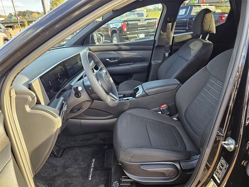 Certified 2025 Hyundai Santa Cruz SE image 12
