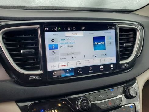 Certified 2024 Chrysler Pacifica Touring-L image 13