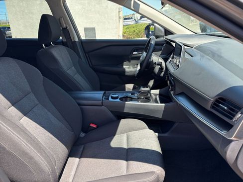 Used 2025 Nissan Rogue SV AWD/4WD image 38