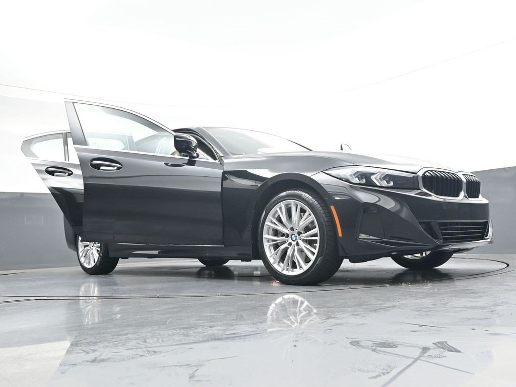 Used 2024 BMW 330i Sedan w/ Convenience Package RWD image 39