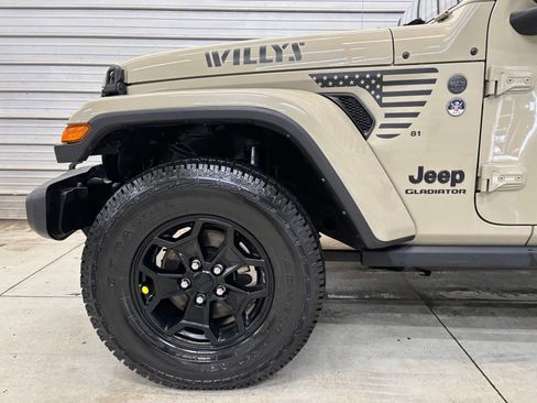 Used 2022 Jeep Gladiator Sport AWD/4WD image 4