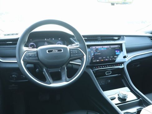 New 2026 Jeep Grand Cherokee Limited image 2