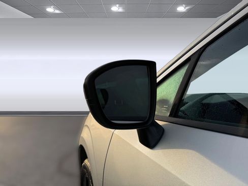 Certified 2025 Nissan Murano SV image 18