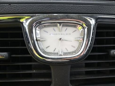 Used 2016 Chrysler Town & Country Touring w/ Driver Convenience Group FWD image 23