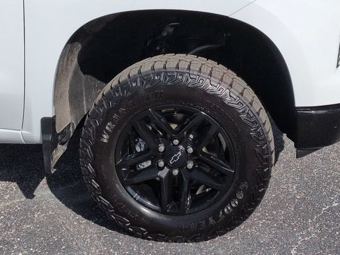 Used 2025 Chevrolet Silverado 1500 Custom Trail Boss AWD/4WD image 11