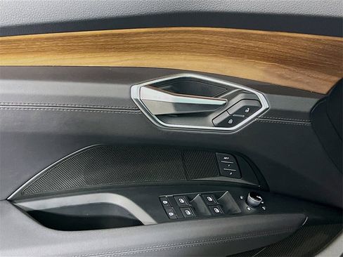 Used 2022 Audi e-tron GT Premium Plus image 18