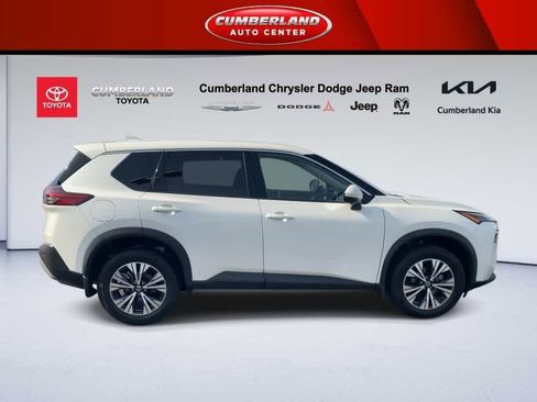 Used 2021 Nissan Rogue SV image 9