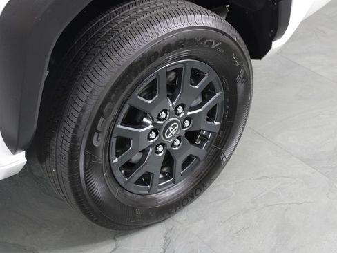 Used 2025 Toyota 4Runner SR5 RWD image 9