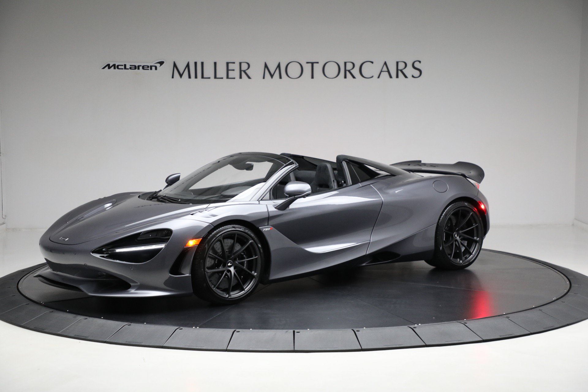 Used 2024 McLaren 750S Spider RWD image 2