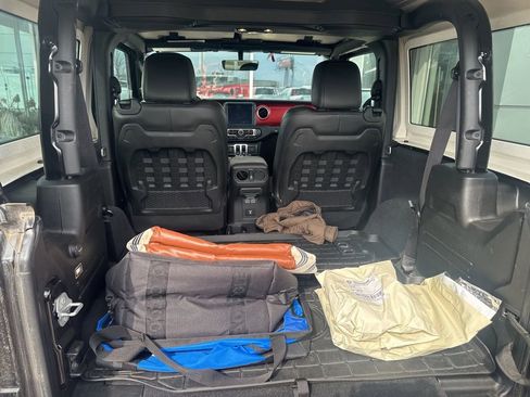 Used 2022 Jeep Wrangler Rubicon w/ LED Lighting Group AWD/4WD image 17