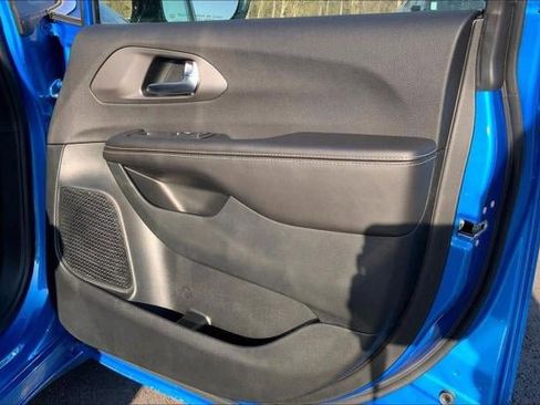 New 2026 Chrysler Pacifica Select FWD image 51