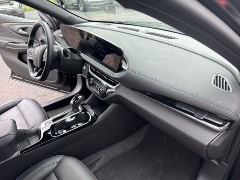 Certified 2025 Buick Envista Sport Touring FWD image 36