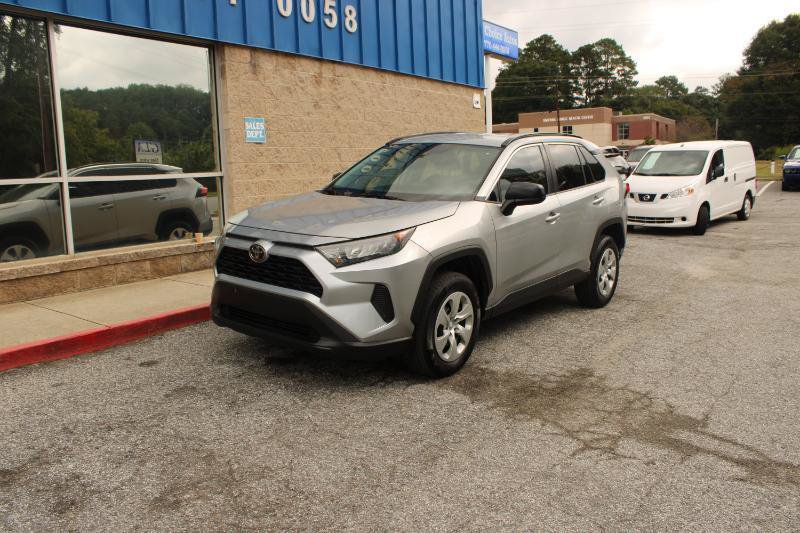 Used 2019 Toyota RAV4 LE FWD image 3