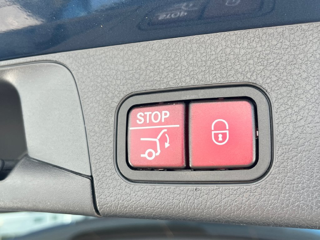 Certified 2021 Mercedes-Benz GLB 250 4MATIC image 20