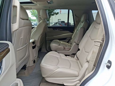 Used 2020 Cadillac Escalade Premium Luxury AWD/4WD image 13
