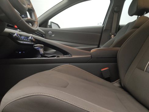 Used 2025 Hyundai Elantra SEL FWD image 17