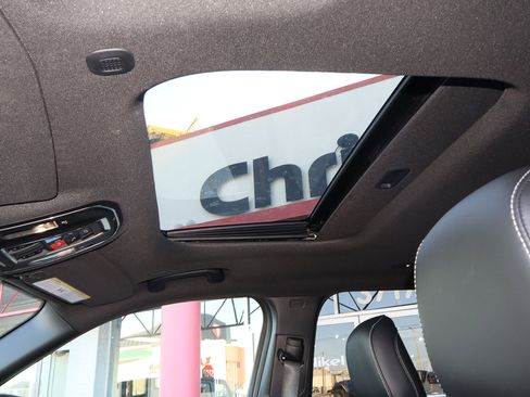 Used 2025 Jeep Grand Cherokee L Altitude image 8