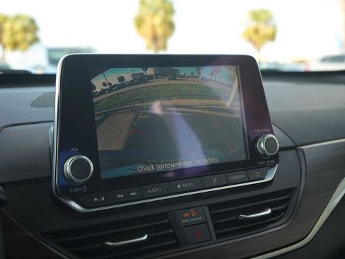 Used 2024 Nissan Altima 2.5 SV image 22