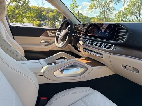 Used 2026 Mercedes-Benz GLS 450 4MATIC image 18