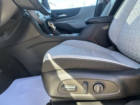 Used 2022 Chevrolet Equinox LT FWD image 16