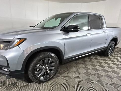 Used 2023 Honda Ridgeline Sport image 6