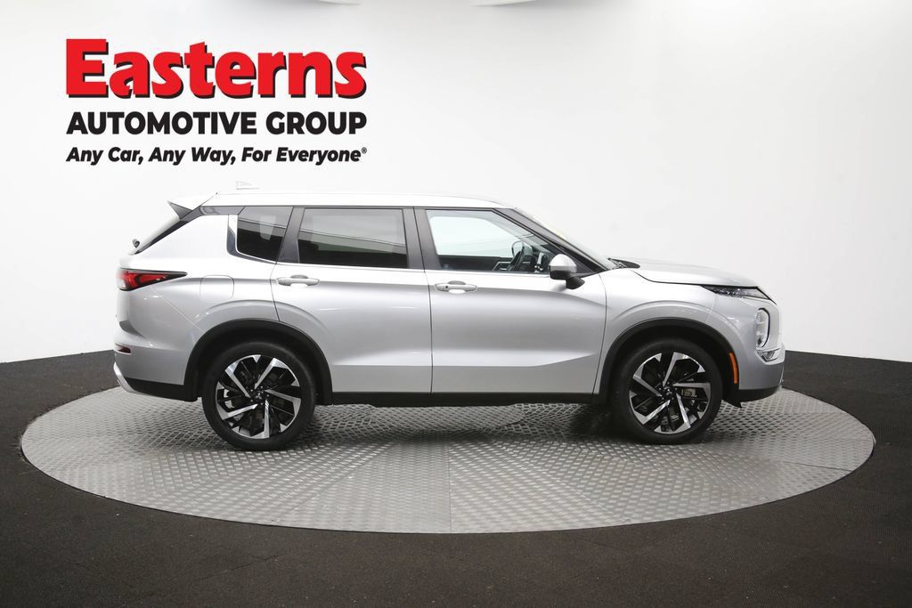 Used 2024 Mitsubishi Outlander SE FWD image 45
