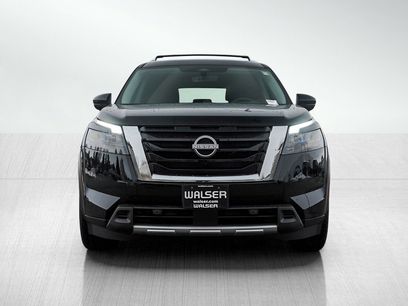 New 2025 Nissan Pathfinder SL w/ Lighting Package (N92)