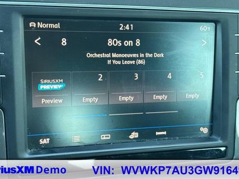 Used 2016 Volkswagen e-Golf SE w/ DC Fast Charging Package image 33