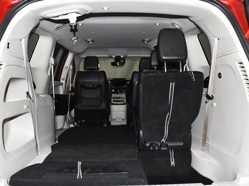 Certified 2024 Chrysler Pacifica Touring-L image 36