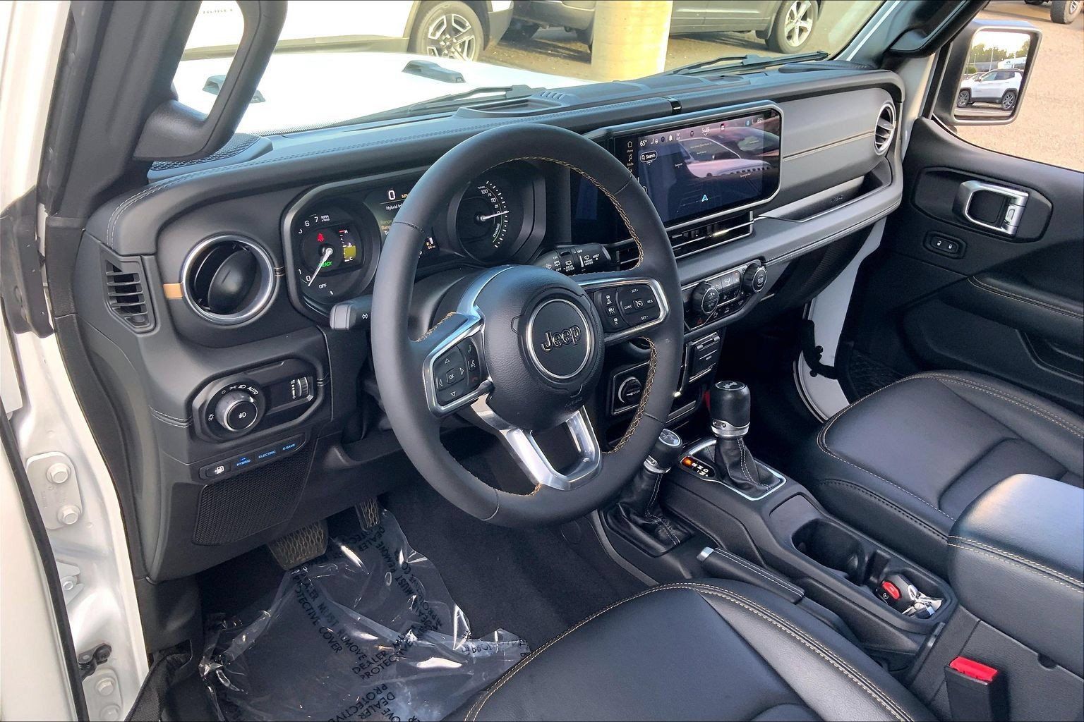 Used 2024 Jeep Wrangler Unlimited Sahara w/ Technology Group AWD/4WD image 17