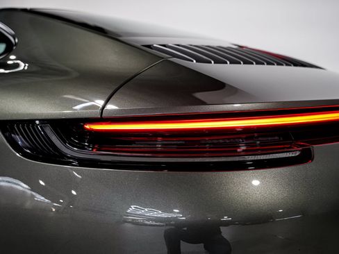 Used 2020 Porsche 911 Carrera 4S AWD/4WD image 38