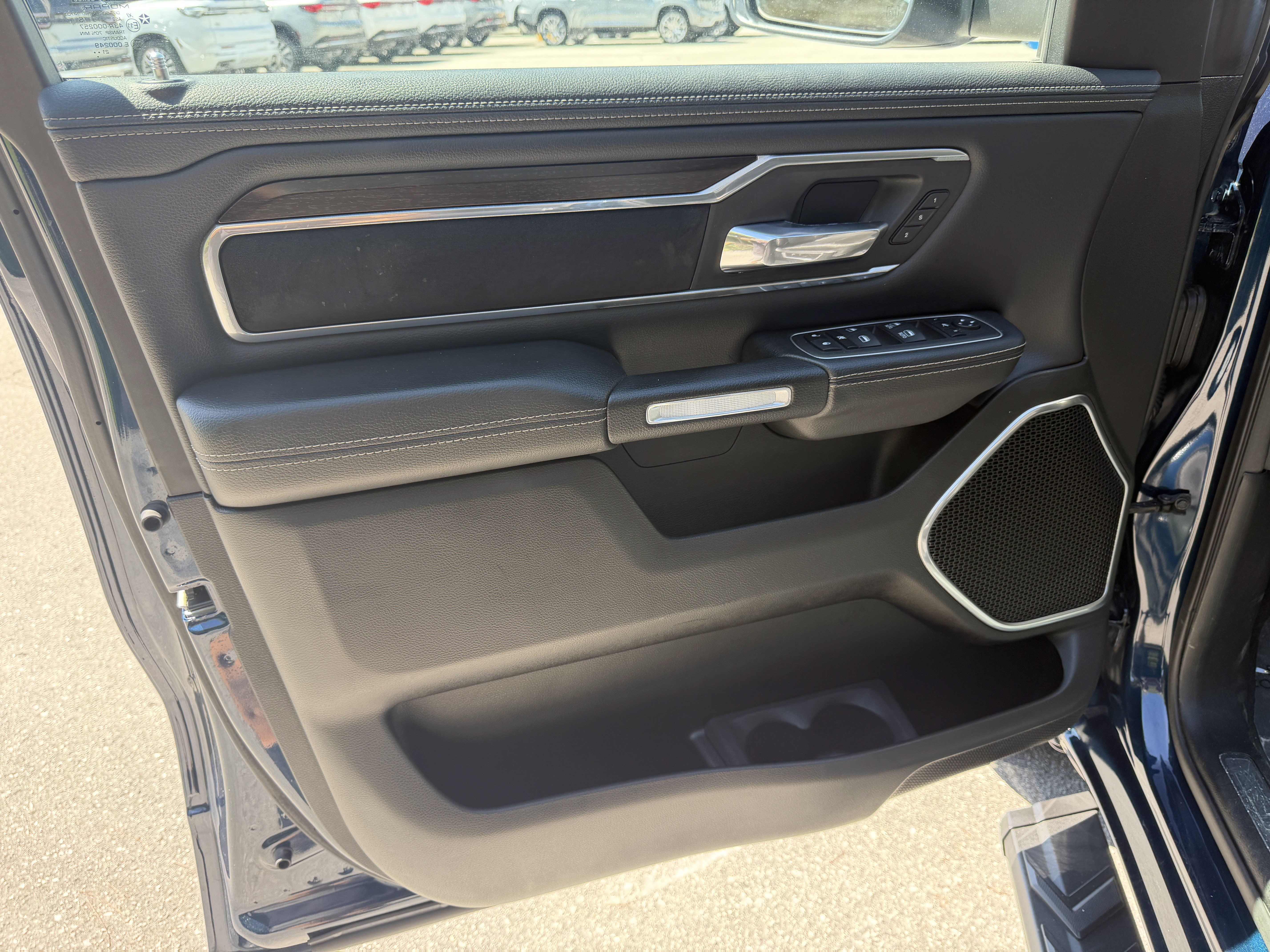 Used 2022 RAM 1500 Laramie AWD/4WD image 13
