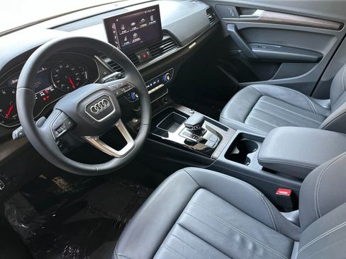 Used 2023 Audi Q5 2.0T Premium w/ Convenience Package AWD/4WD image 11