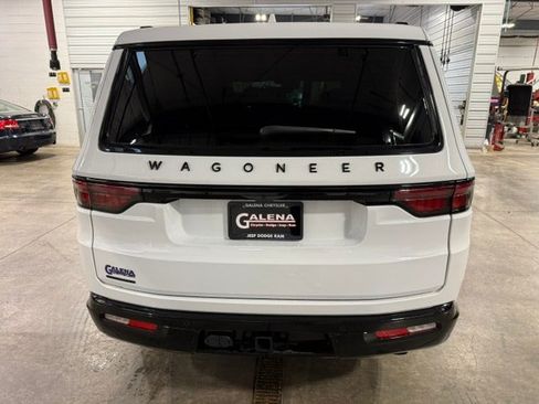 Used 2023 Jeep Wagoneer Series II AWD/4WD image 28