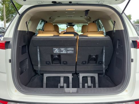 Used 2022 Kia Carnival LX FWD image 10