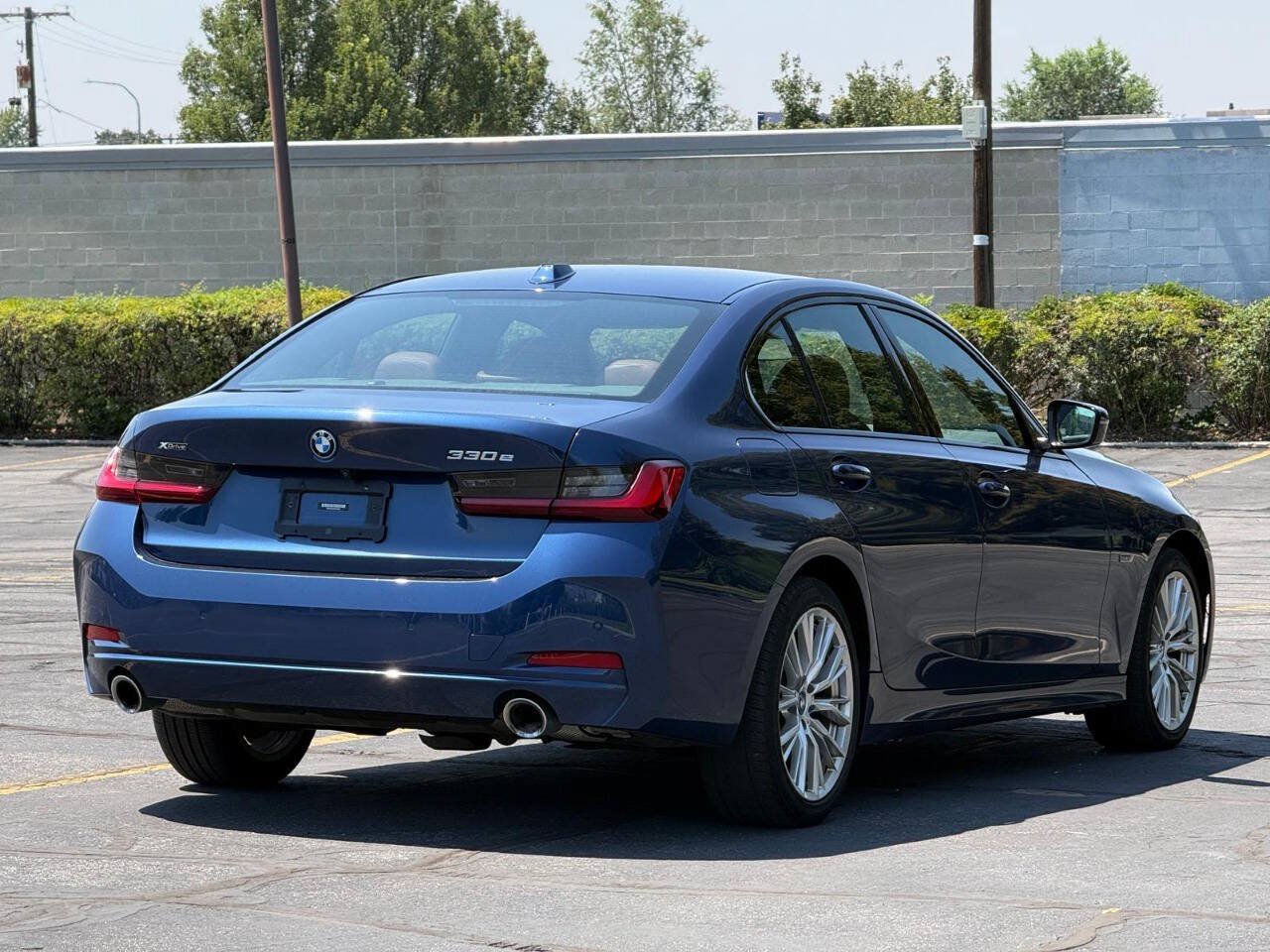 Used 2023 BMW 330e xDrive w/ Premium Package AWD/4WD image 5