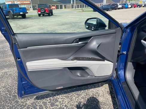 Used 2023 Toyota Camry XLE w/ Cold Weather Package FWD image 11
