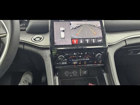 Used 2024 Jeep Grand Cherokee L Limited w/ Luxury Tech Group II AWD/4WD image 17