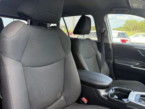 Used 2021 Toyota RAV4 LE AWD/4WD image 24