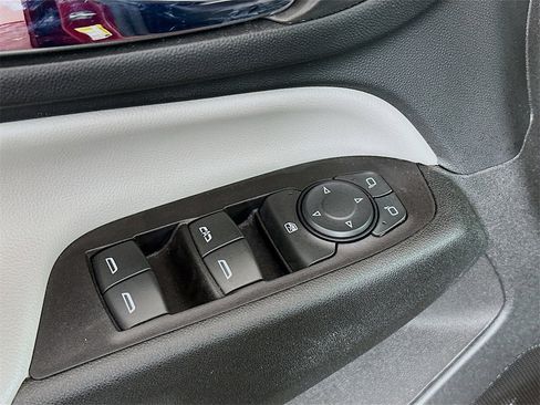 Used 2018 Chevrolet Equinox LT image 17