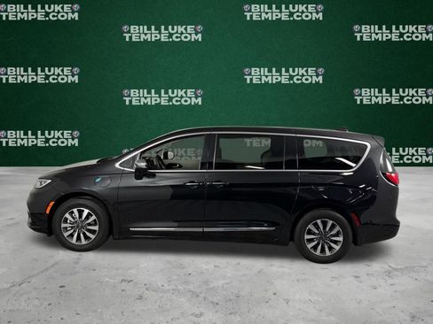 Used 2023 Chrysler Pacifica Limited image 8