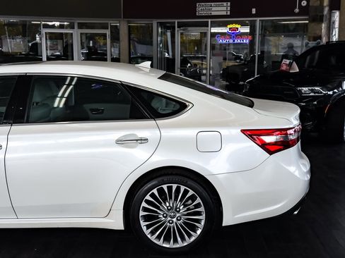 Used 2016 Toyota Avalon Limited w/ Toyota Safety Sense Package image 10