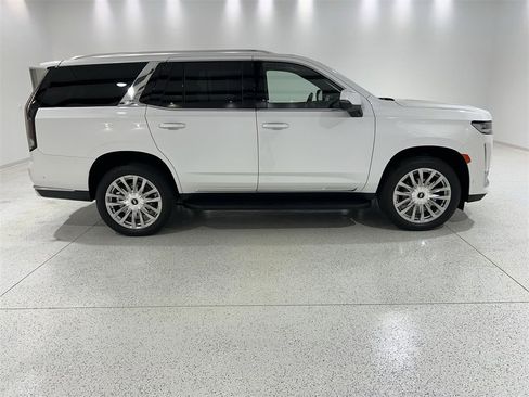 Used 2024 Cadillac Escalade Premium Luxury w/ Performance Package image 9