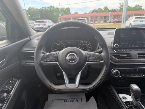 Used 2023 Nissan Altima 2.5 SV FWD image 25