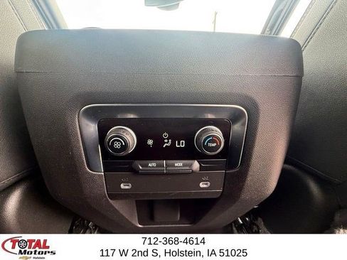 Used 2023 Chevrolet Suburban RST AWD/4WD image 15