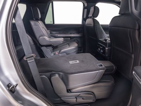 Used 2024 Ford Expedition Platinum image 33