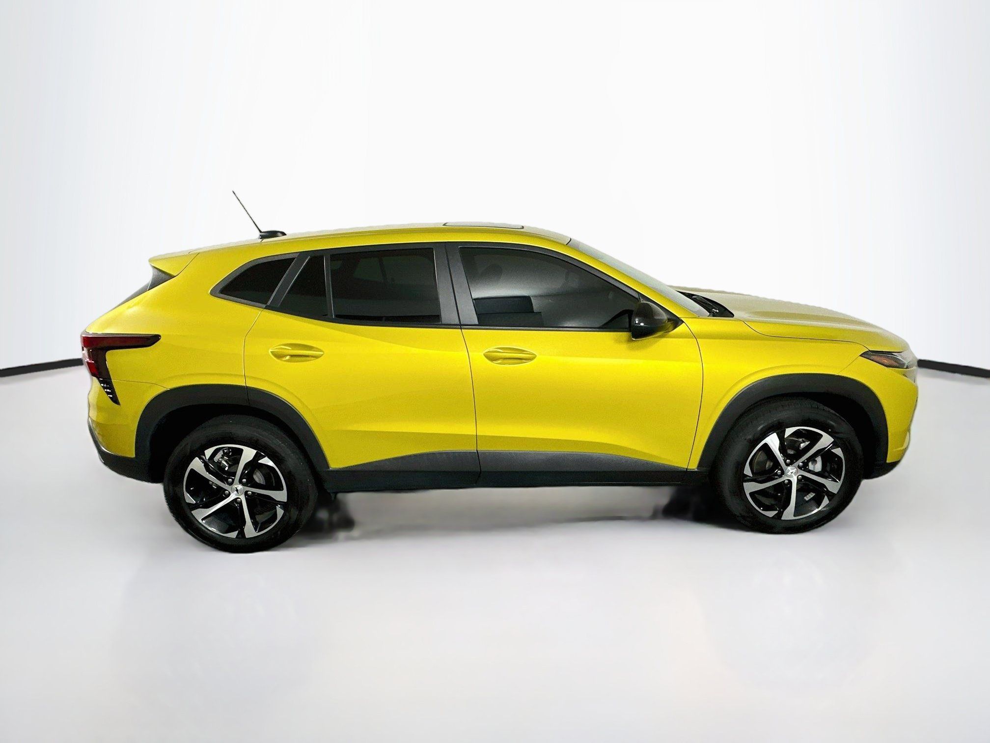 Used 2024 Chevrolet Trax RS w/ Sunroof Package FWD image 10