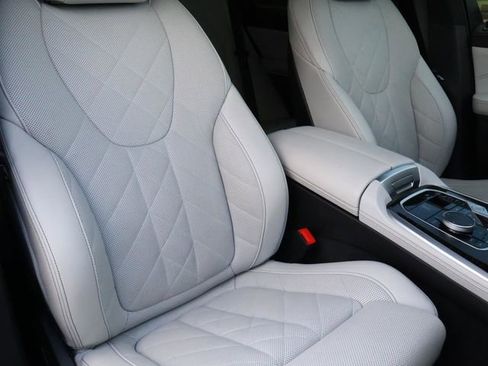 Used 2024 BMW X5 sDrive40i w/ M Sport Package RWD image 18