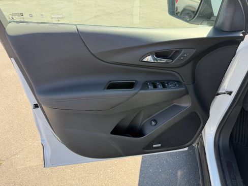 Used 2023 Chevrolet Equinox RS w/ RS Leather Package image 18