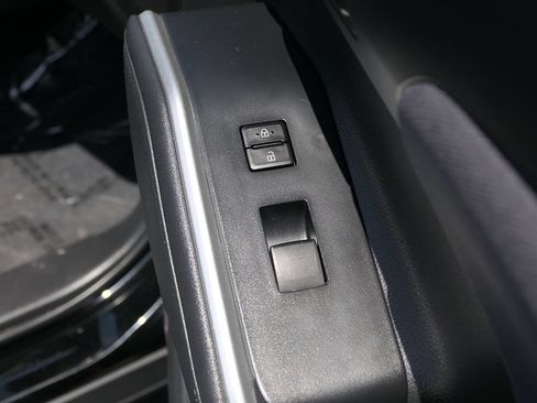 Used 2024 Toyota Highlander LE FWD image 22